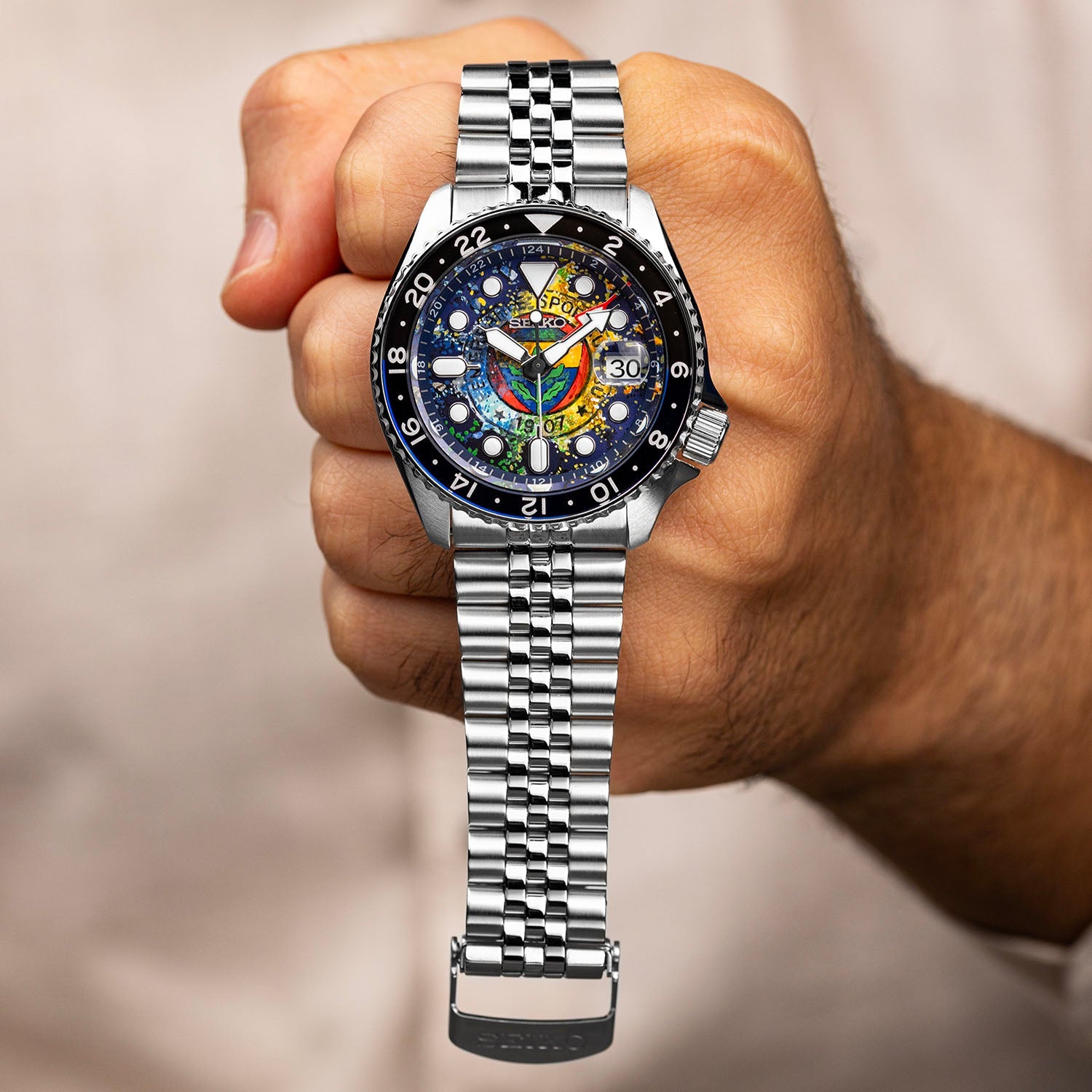 Sarı Kanaryalar Concept – Hand-painted custom Seiko 5 Sports GMT featuring Turkish football artwork in yellow and blue, a bespoke timepiece by IFL Watches