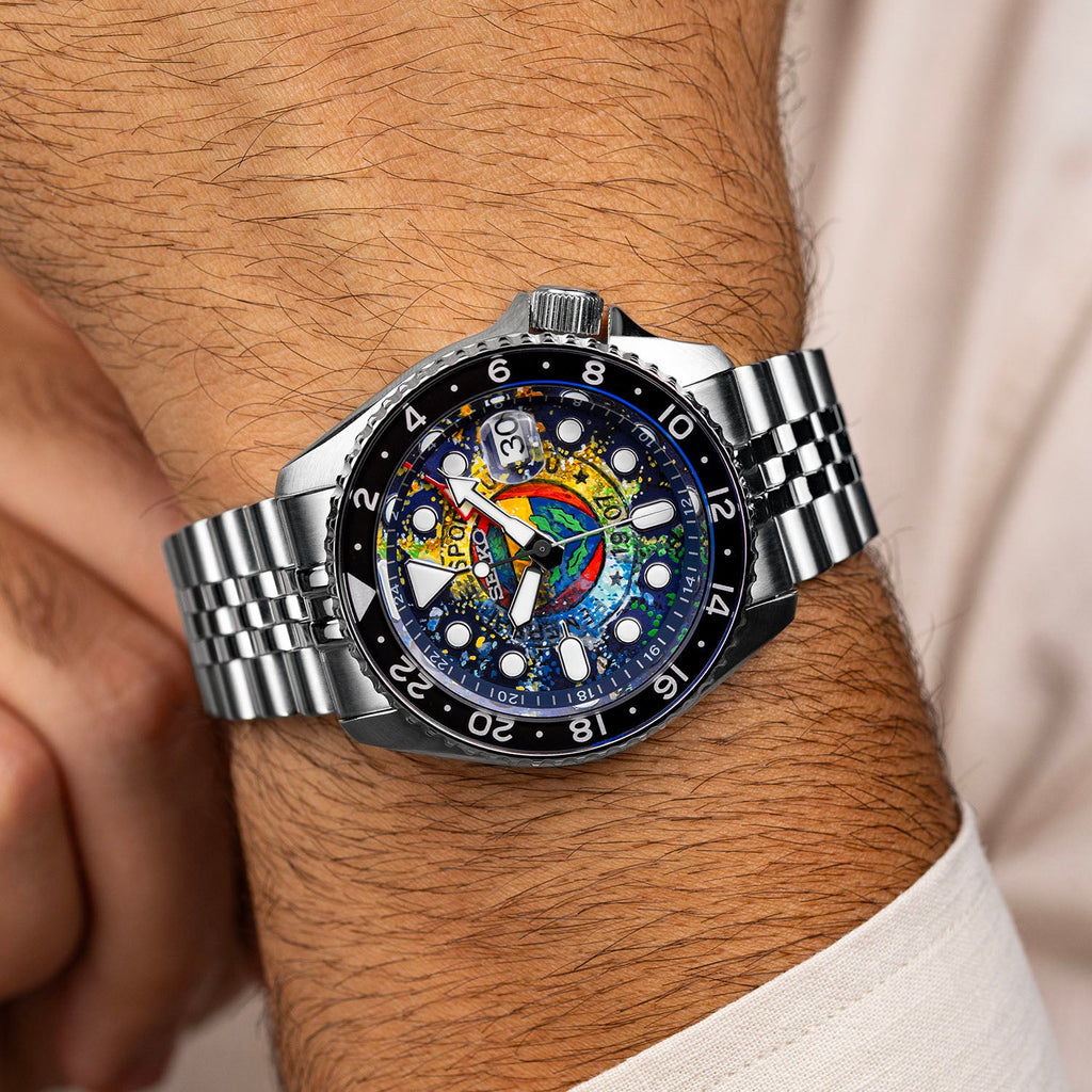Sarı Kanaryalar Concept – Hand-painted custom Seiko 5 Sports GMT featuring Turkish football artwork in yellow and blue, a bespoke timepiece by IFL Watches